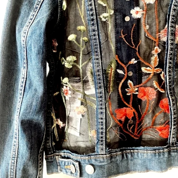 Sale!Custom All season Levi’s Trucker Embroidery Denim Jacket NWT XS Sustainable - Picture 2 of 5
